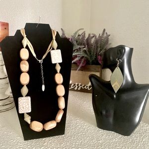 Plunder Green/Gold Leather Earrings With a Long Wood Necklace New